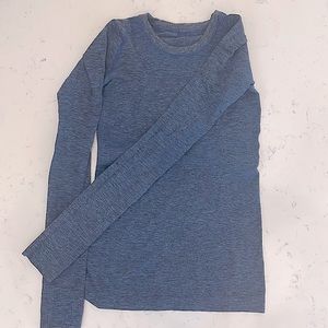 Run Swiftly Lululemon long sleeve - slight pilling around torso-see second photo